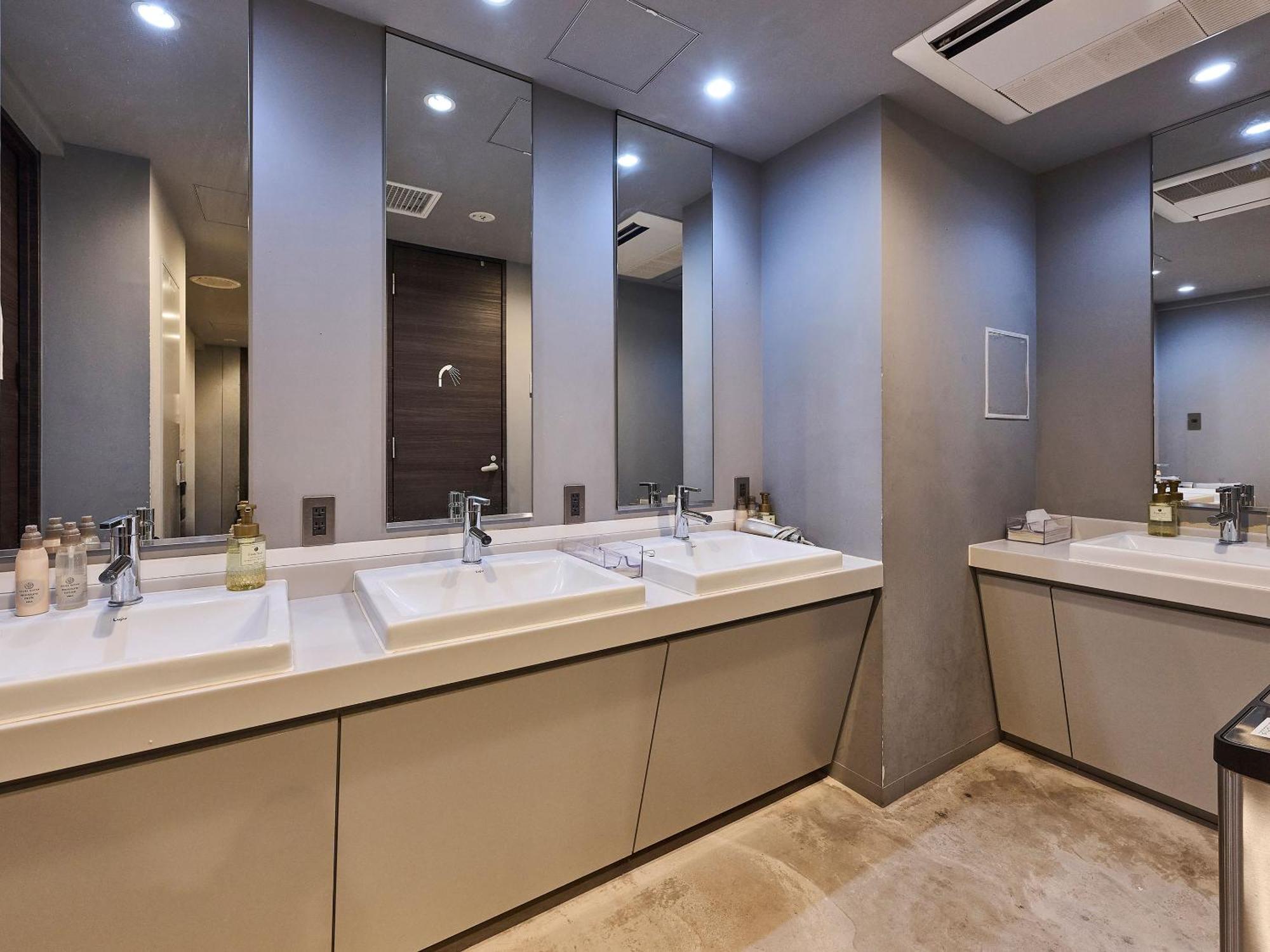 Hotel Plus Hostel Tokyo Akihabara Bagian luar foto